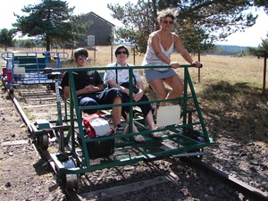 Devant la gare