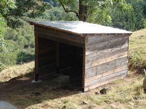 Toiture de l'abri terminée