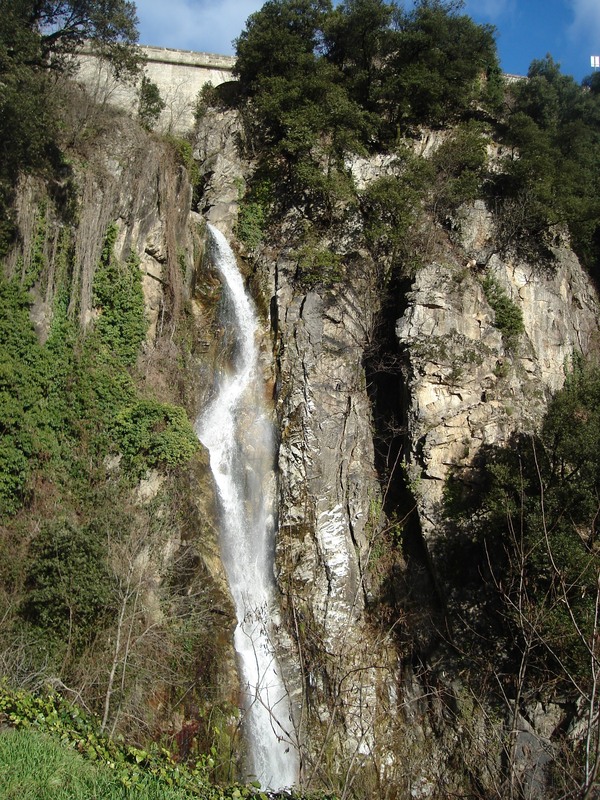 Sous la "Gueule d'enfer", le Merdaric descend en cascade