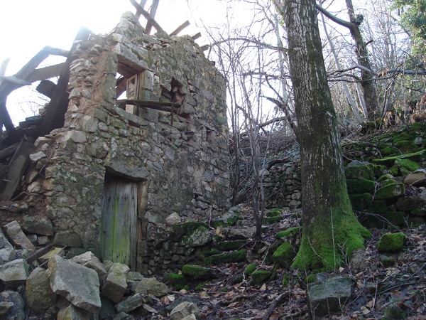 Arrivée au hameau en ruines de Fargebelle